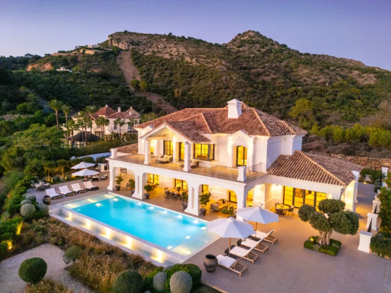 Luxury golf resort villa with swimming pool in Nueva Andalucia Marbella Golf Valley